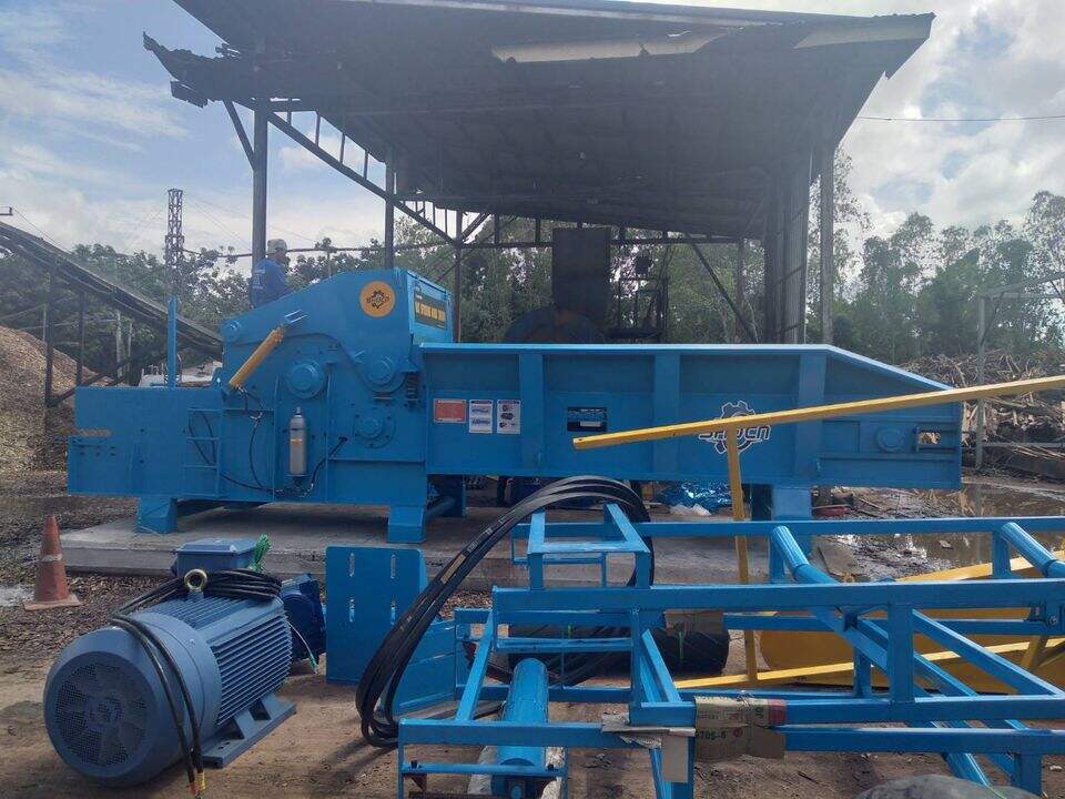 How to improve the crushing accuracy of a wood shredder chipper?