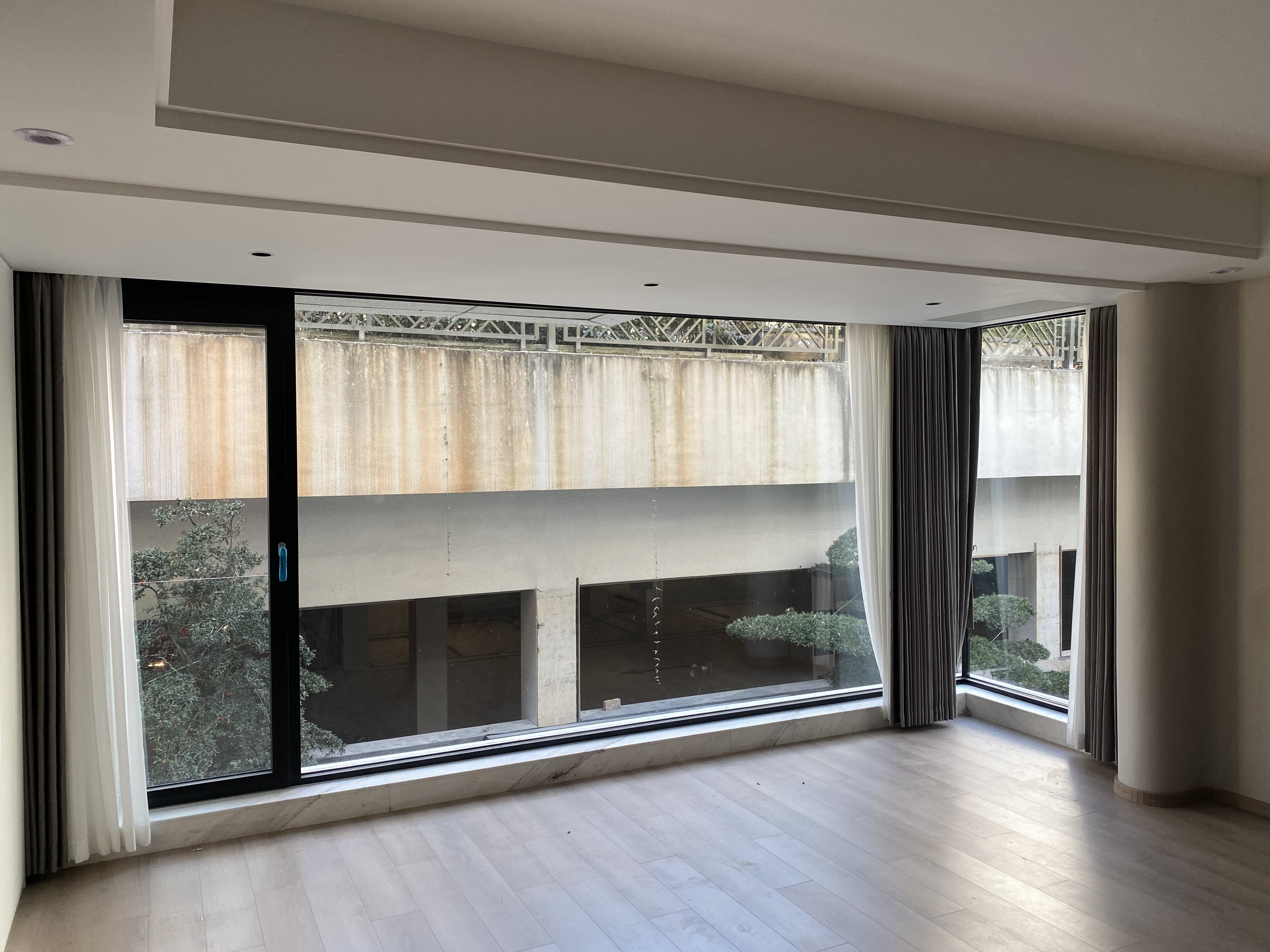 What Factors Matter When Choosing Aluminum Window Manufacturers?