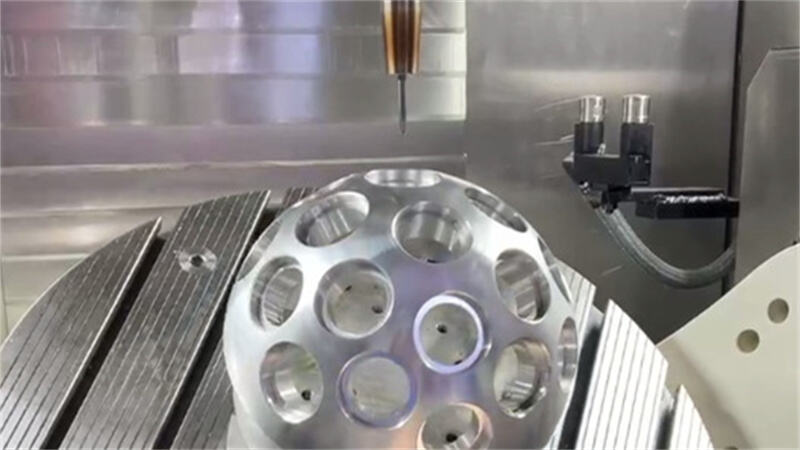AI is deeply integrated with industrial scenarios, and CNC five-axis linkage technology leads the way