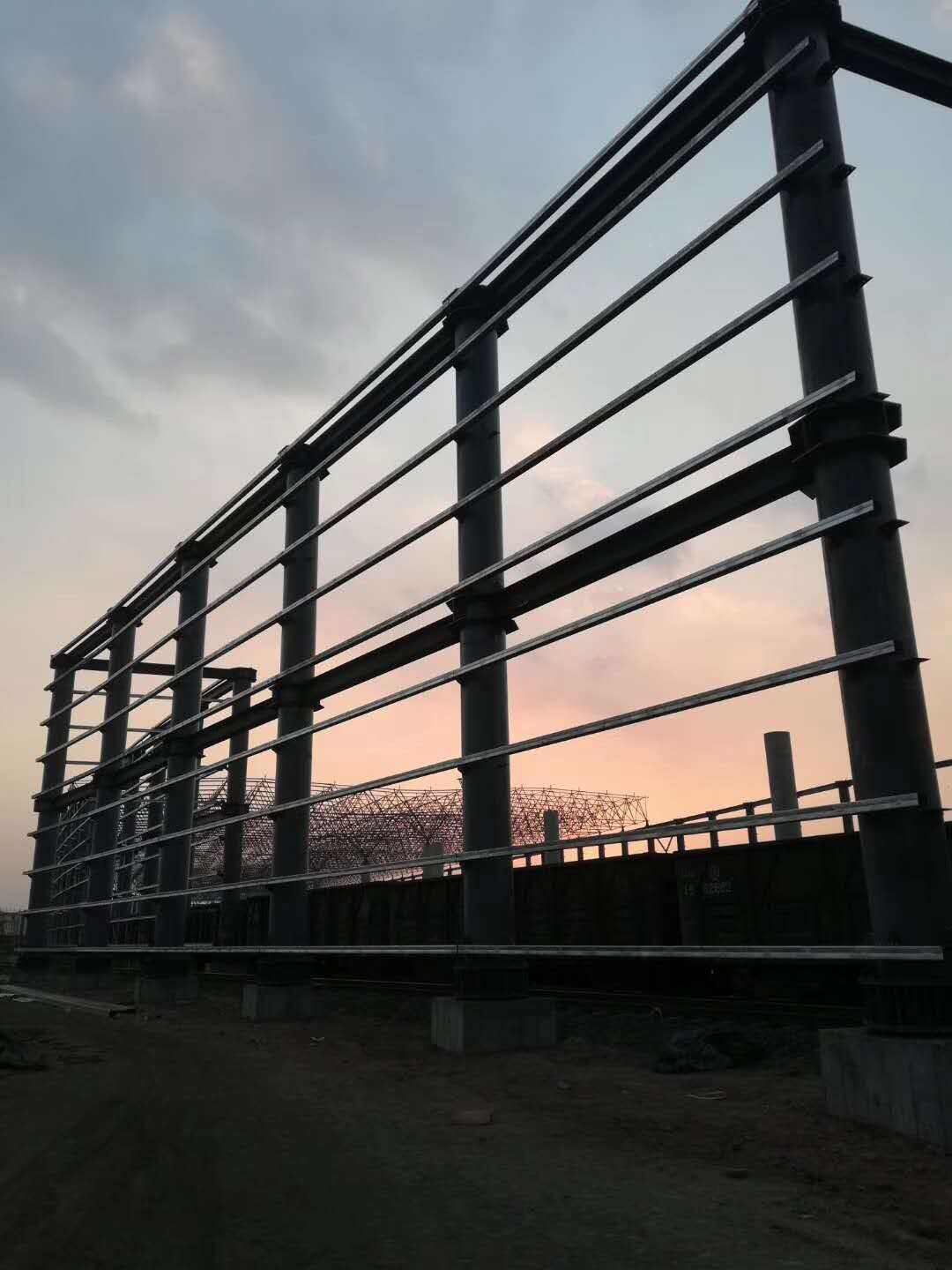 Freamanna Acraí Díomhaonacha do Gach Buadseach