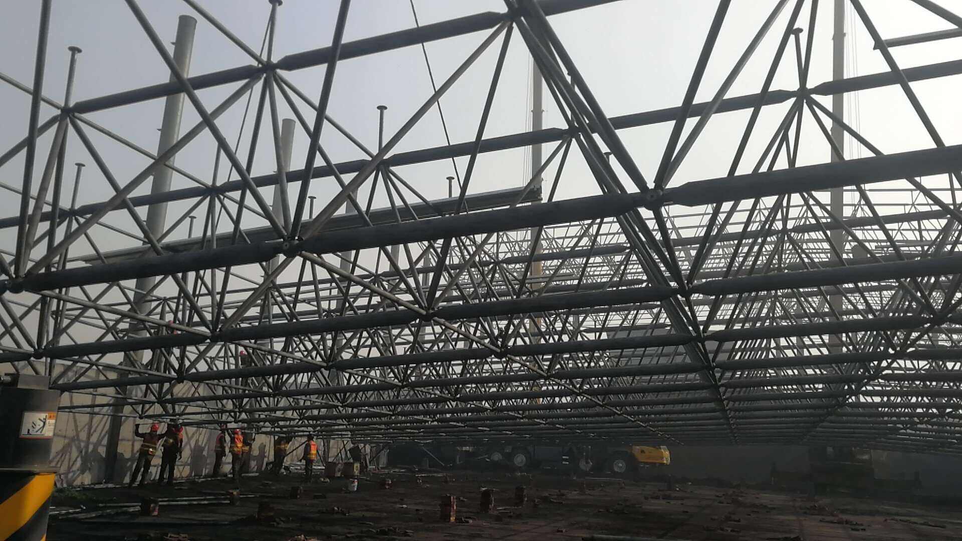 Benefits of choosing a steel structure house for durability and strength.