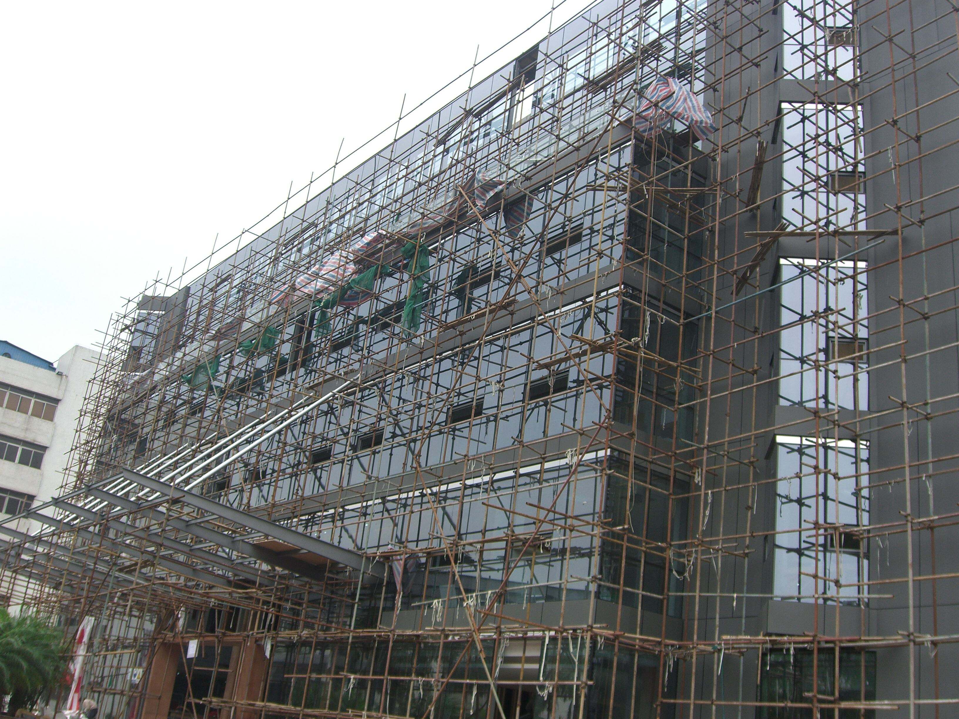 نهج أنيق ومعاصر للهندسة المعمارية الحضرية.