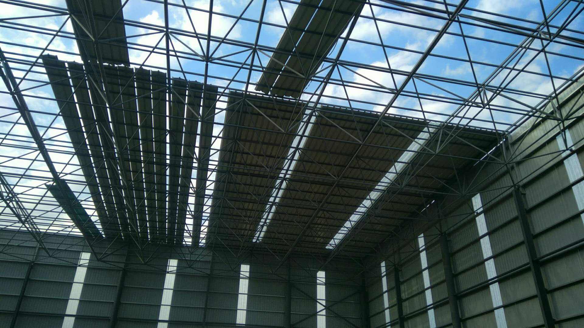 استفد من المساحة والكفاءة مع المباني الزراعية المعدنية المخصصة