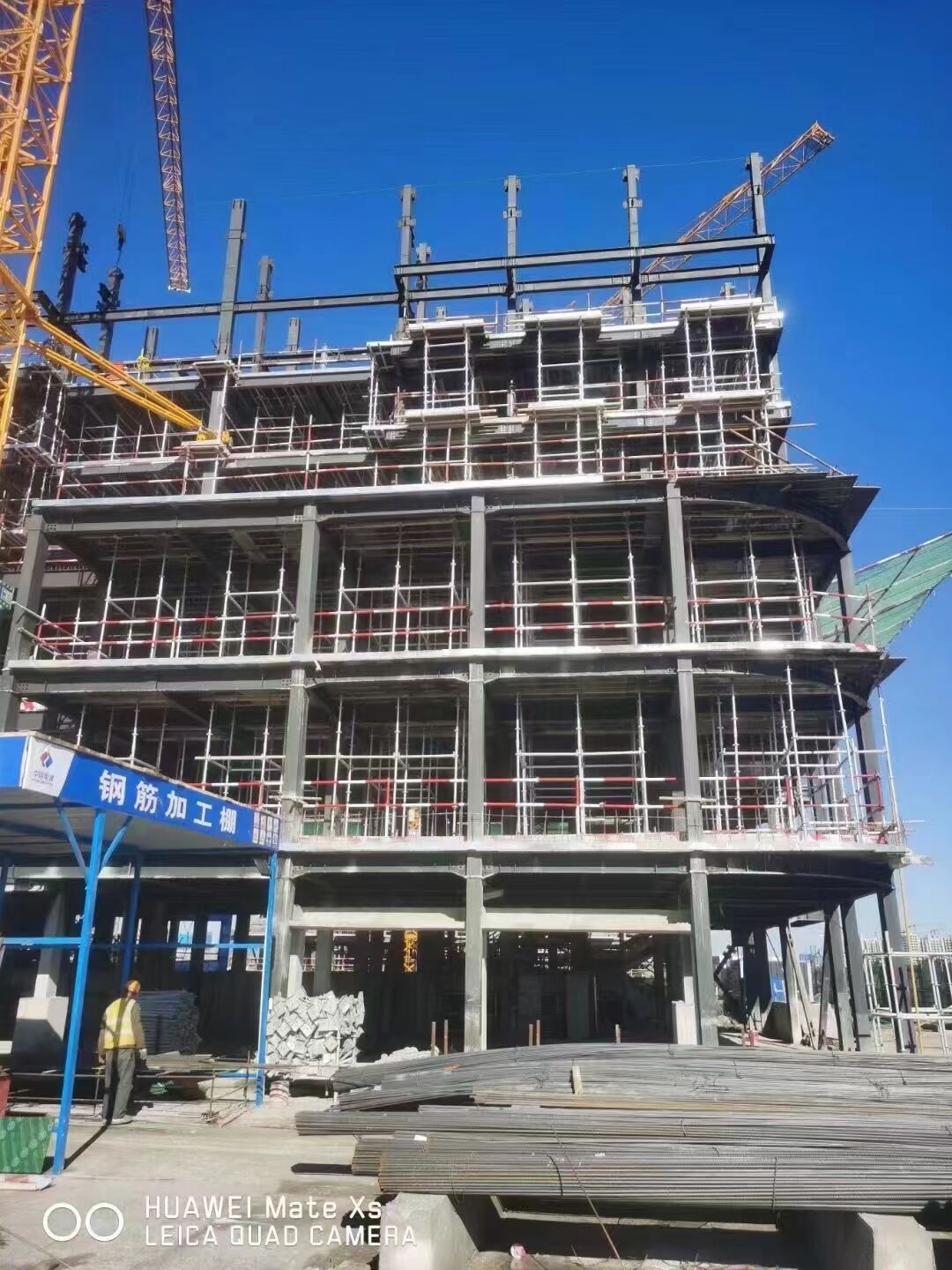 Moderne en stylvolle staalfotoringhuise gemaak eenvoudig