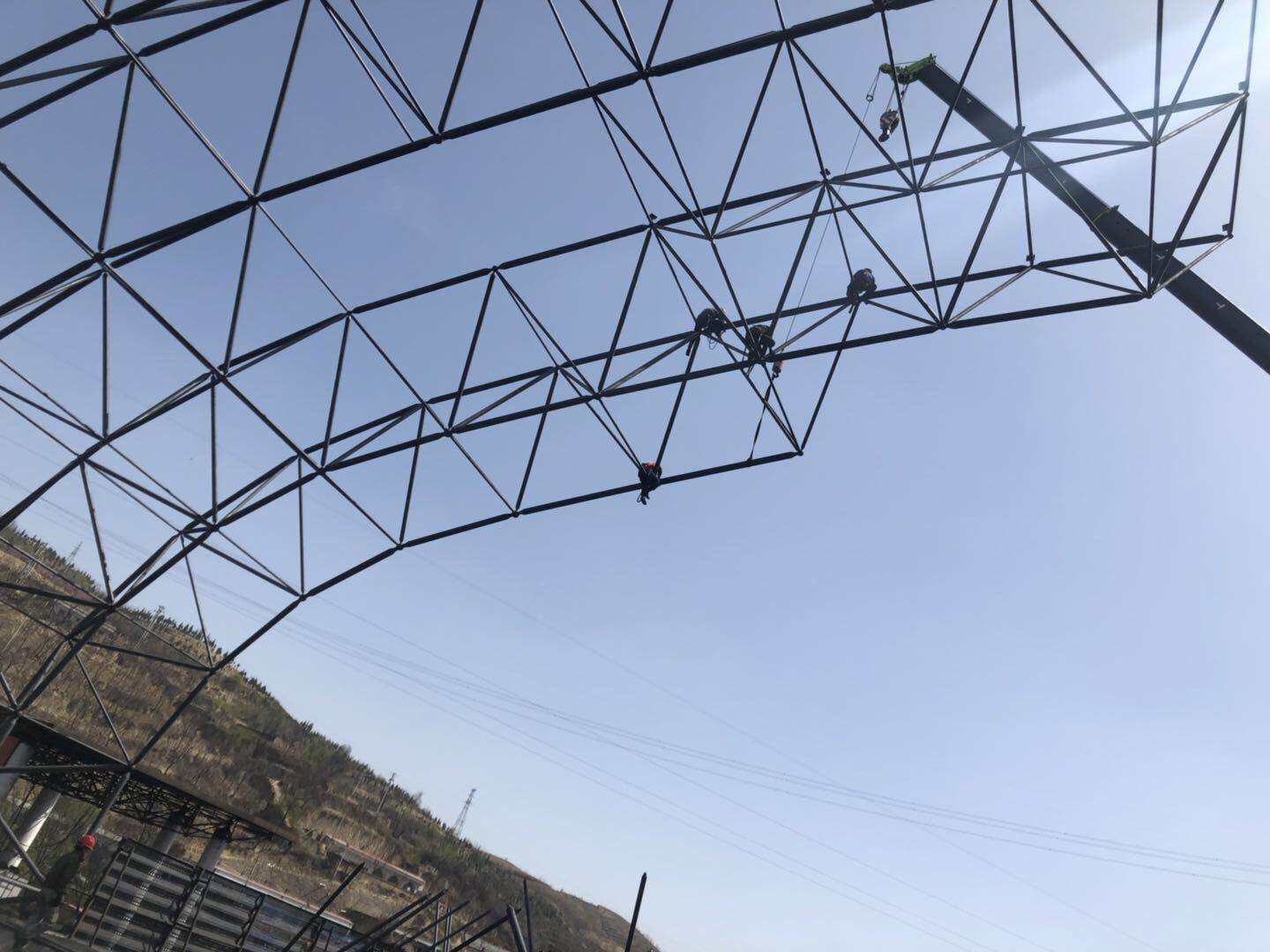 كيف يمكن لمباني الشدات المعدنية تلبية احتياجاتك للتخزين