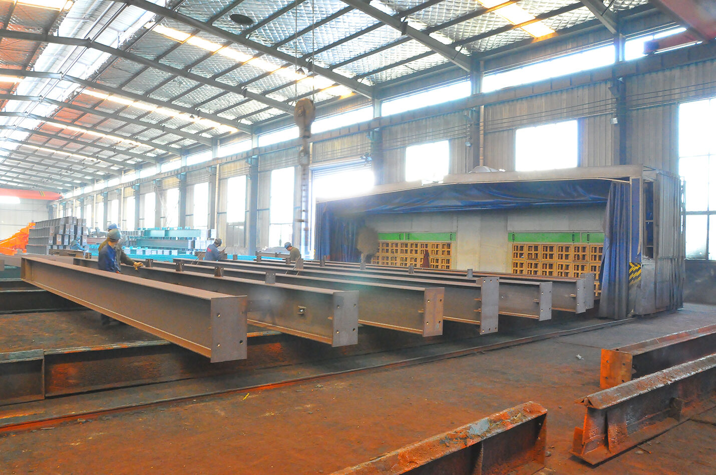 Mengemban kesederhanaan dalam rumah baja modern