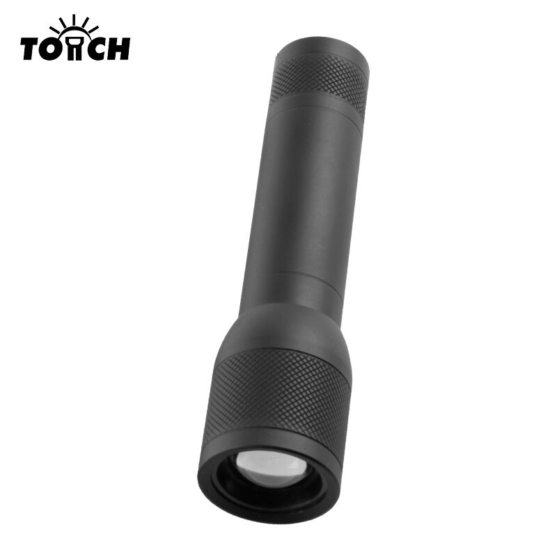 Високолюменовий зумований ліхтар з індикацією заряду для професійного використання