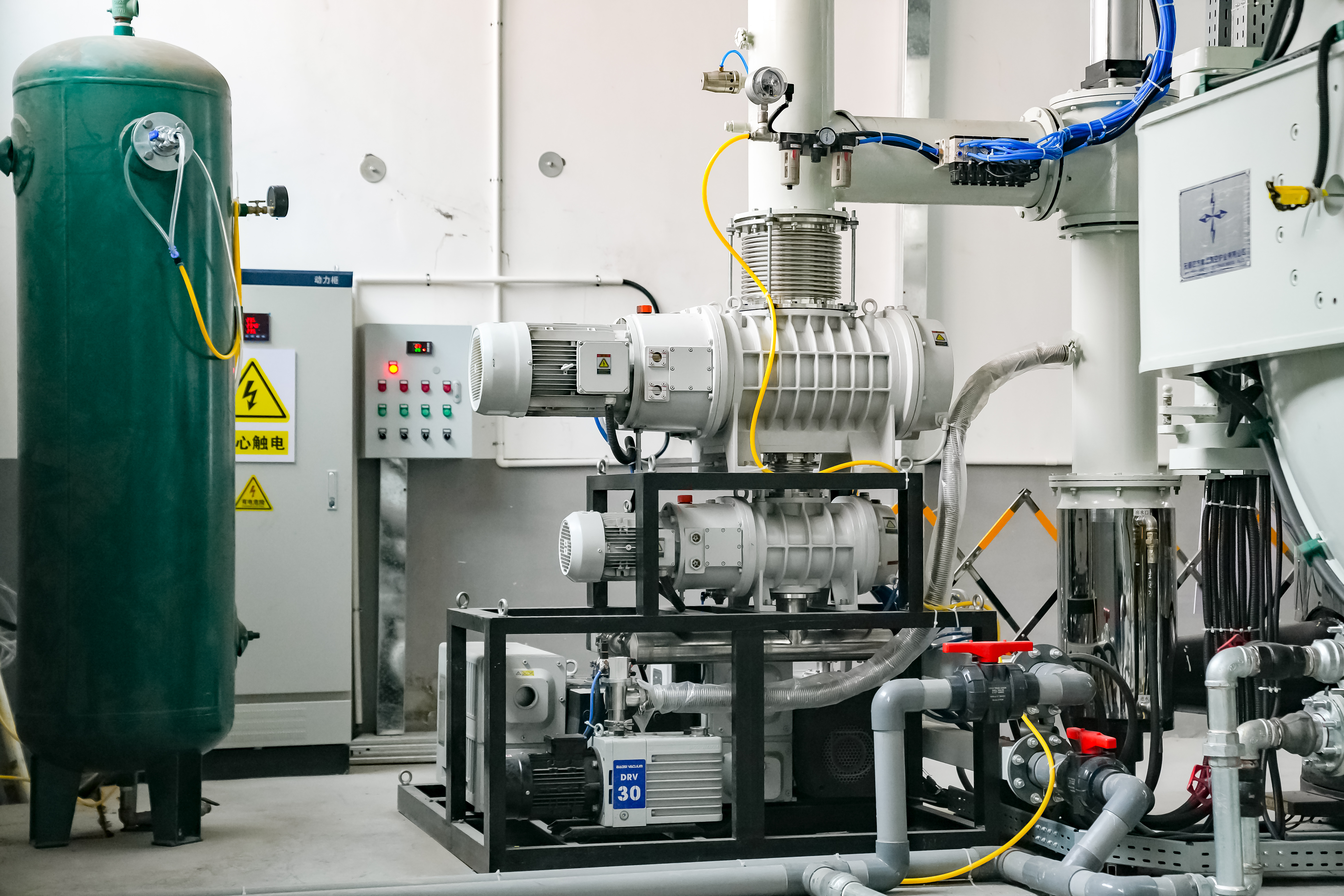 How Do Material Types Affect Performance in a Vacuum Brazing Furnace?