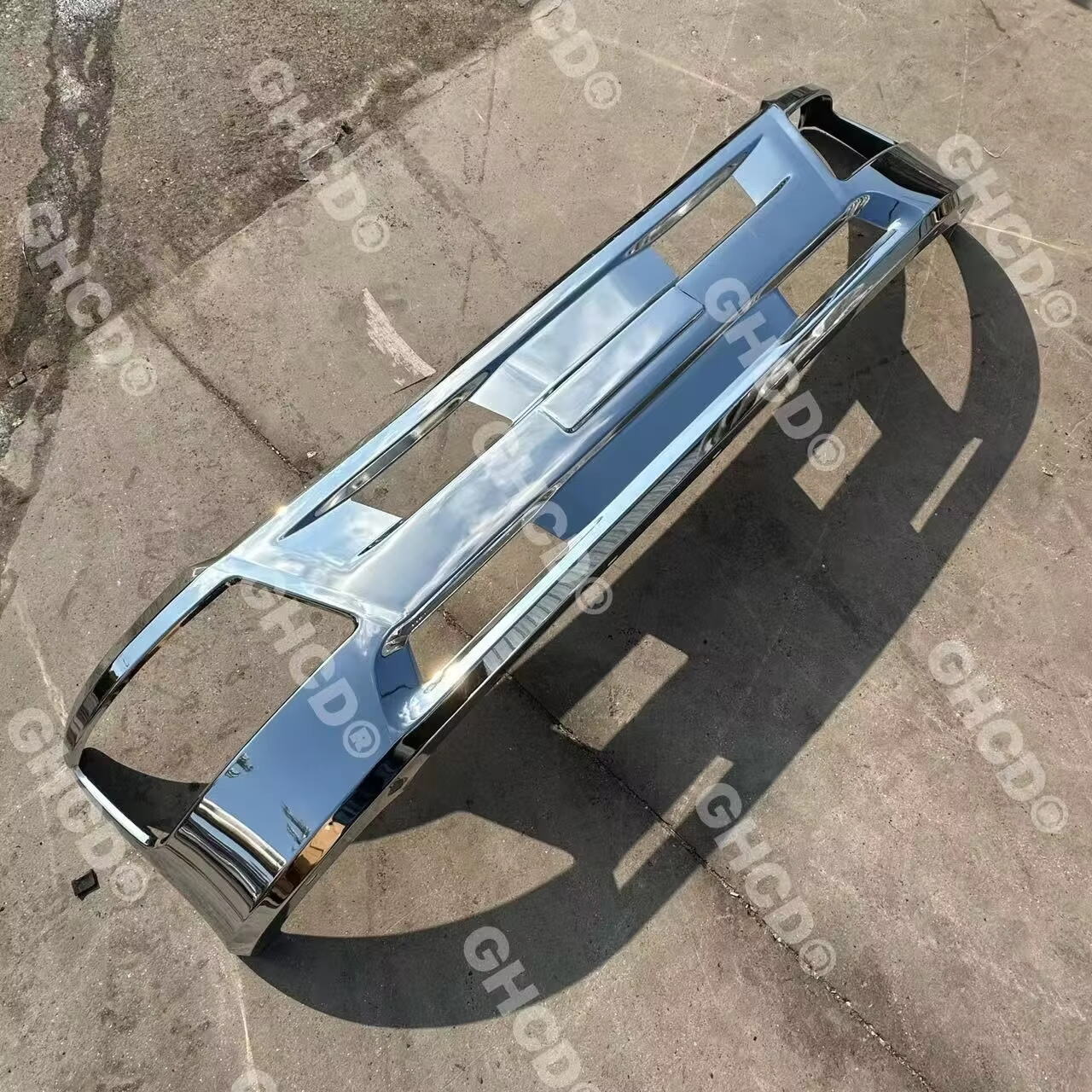 Why do fleet managers prioritize heavy-duty bumpers for Mitsubishi trucks?