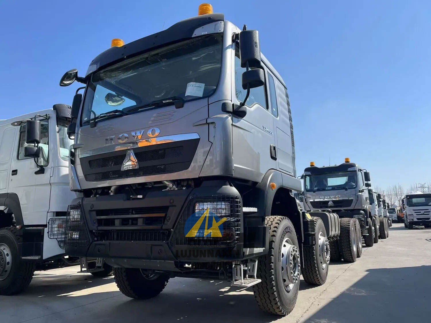 Uovertruffen stabilitet: Ingeniørfordelene ved et 8x4 lastebilchassis
