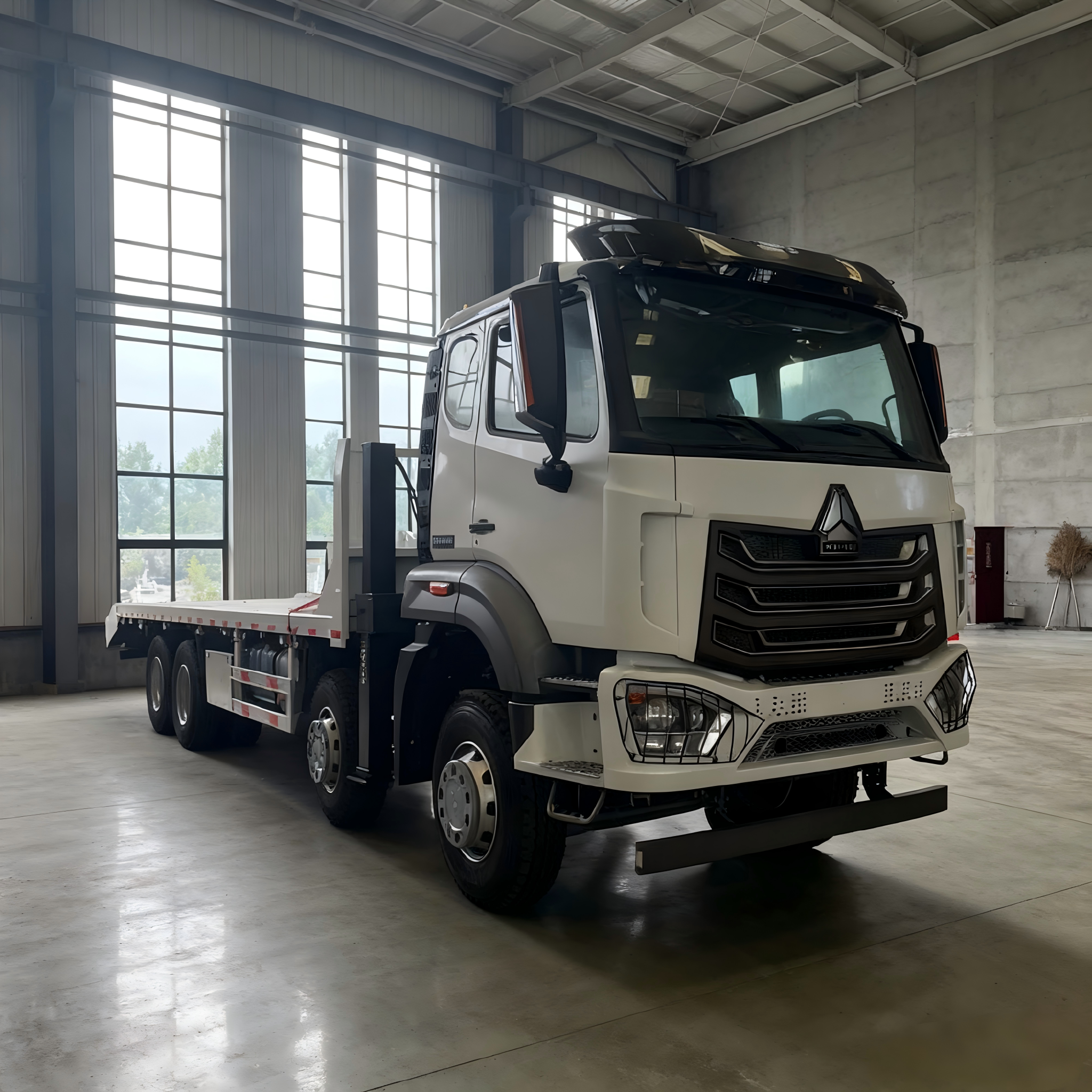 Comparing Flatbed Truck Options: Which Deck Material is Right for Your Hauling Needs?
