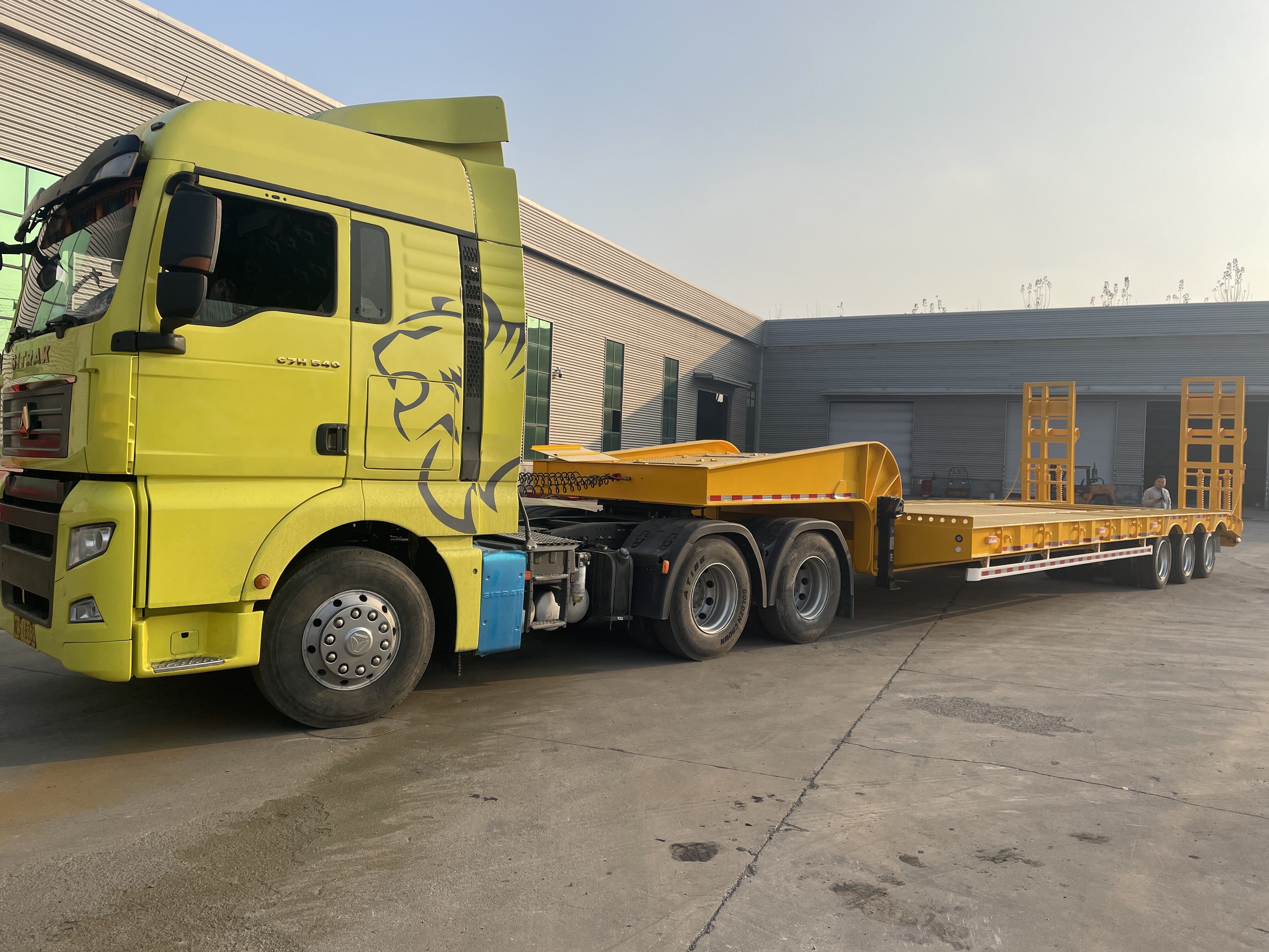 Remolques Semi Superiores para un Transporte de Carga Eficiente