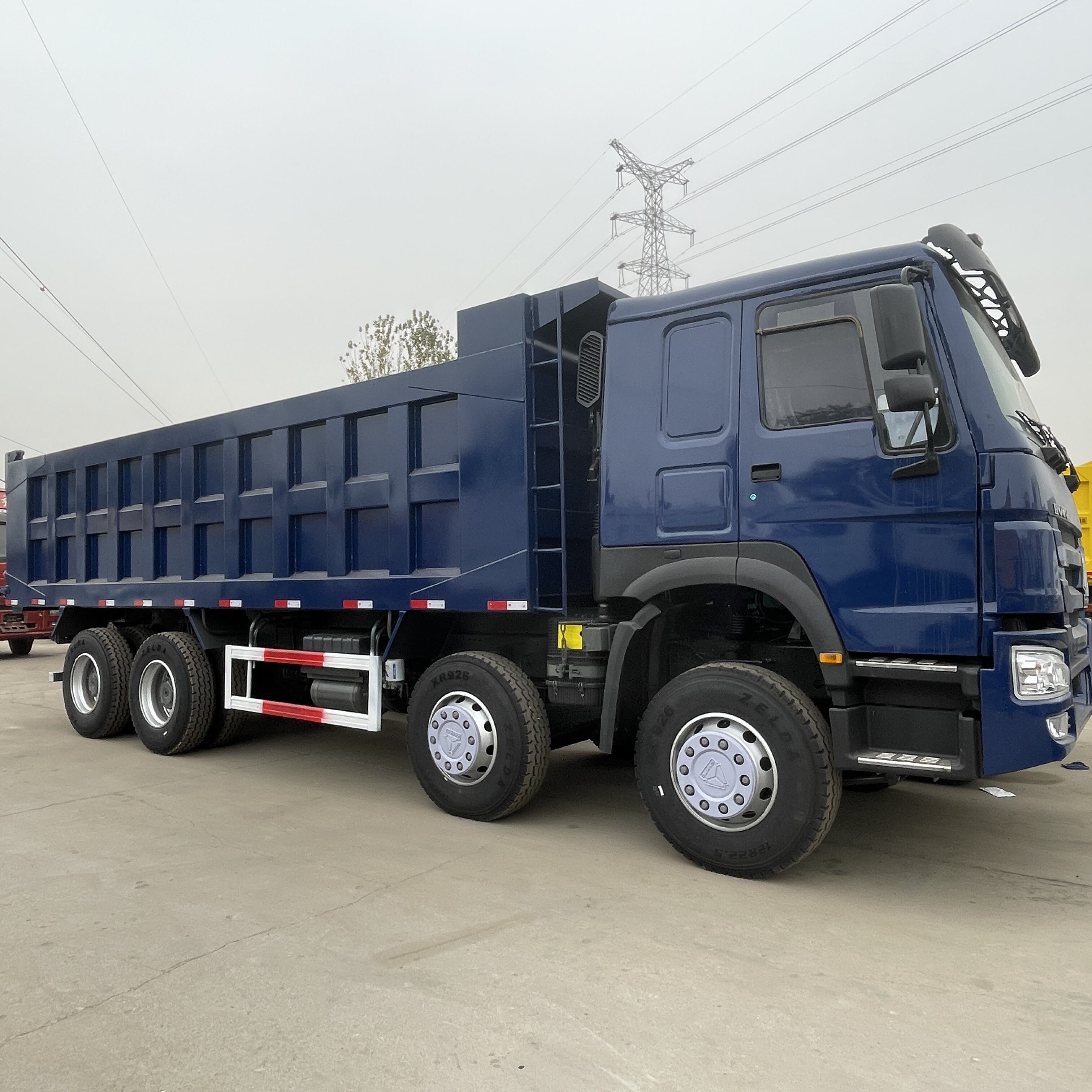 Мощные грузовики 8x4 для тяжелых нагрузок