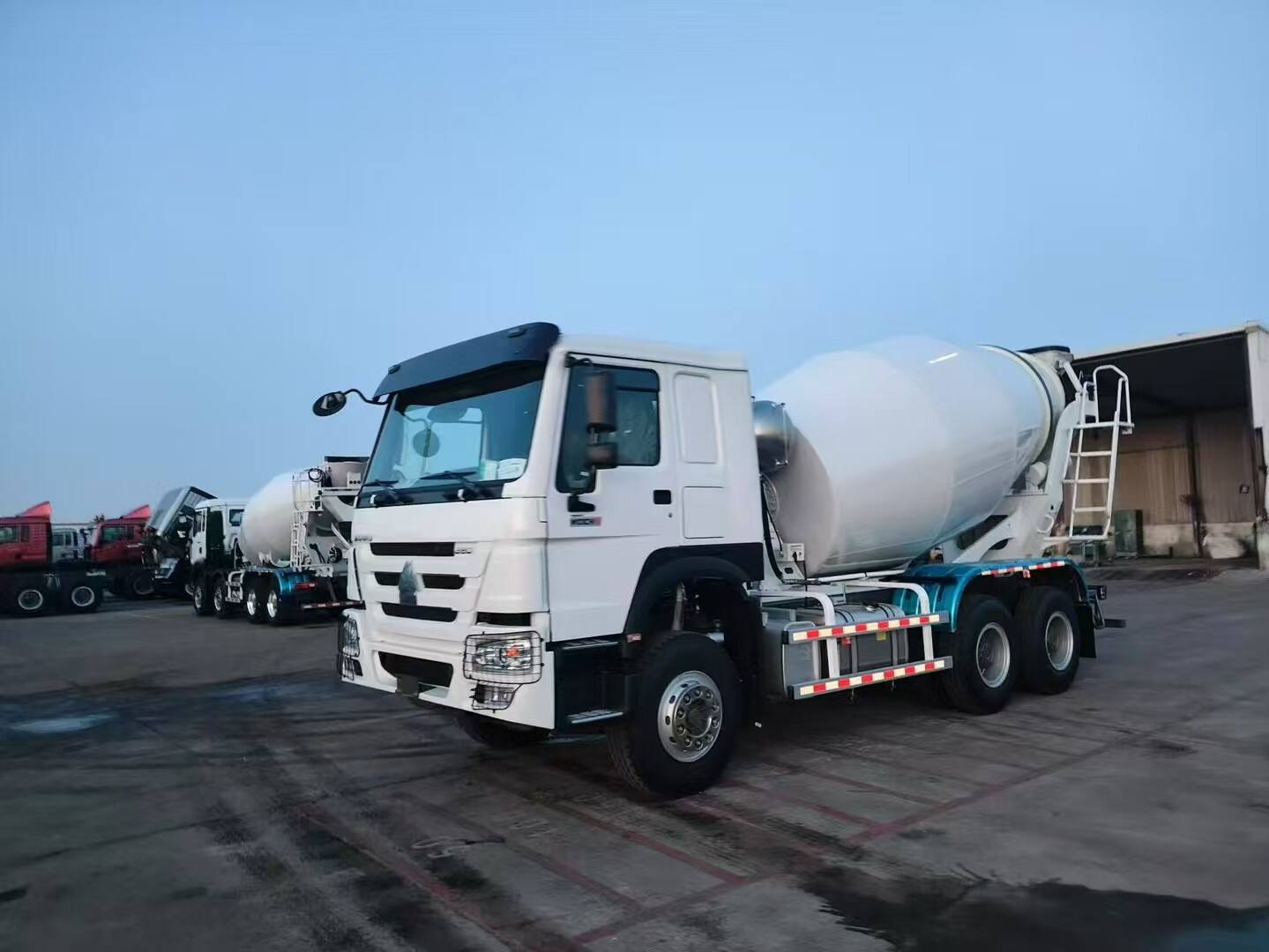Mobile Concrete Batching: How Our Mixer Trucks Serve Remote Construction Sites
