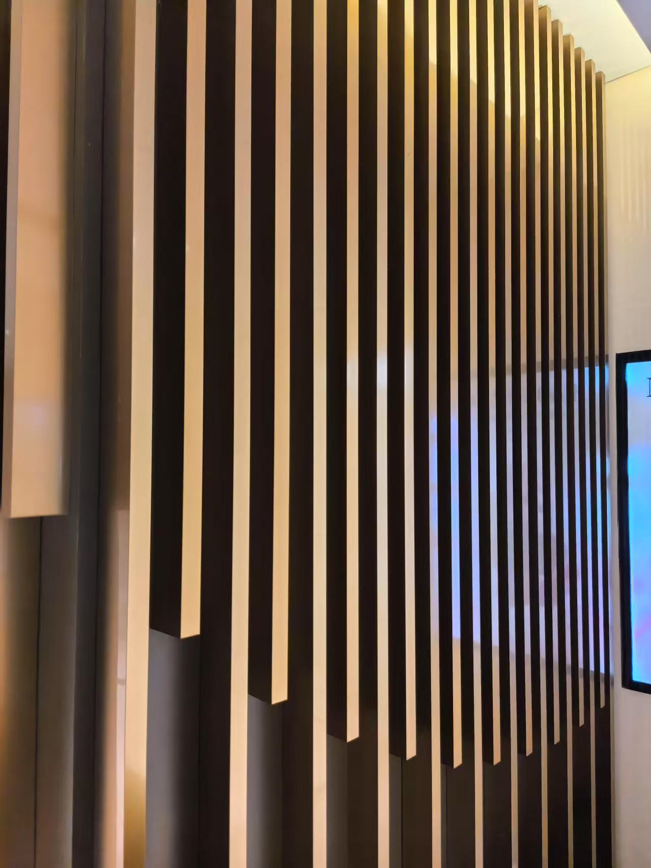 Paslanmaz Çelik Levhalar Modern İç Mekan Tasarımını Nasıl Geliştirir