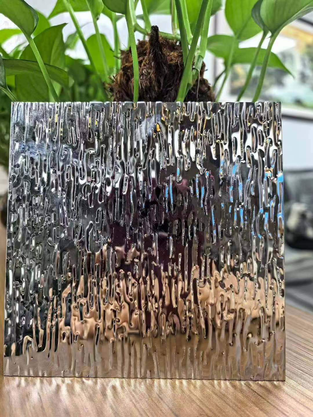 How does stainless steel embossed plate enhance space texture?