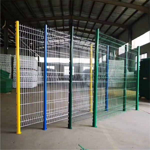 V wire fence