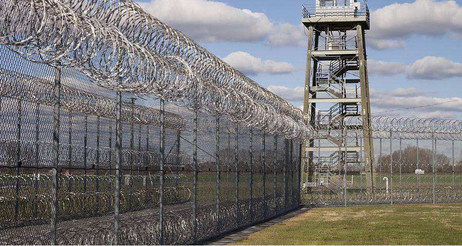 Chain Link Prison Fence is Long Service Life & High Security in Jail