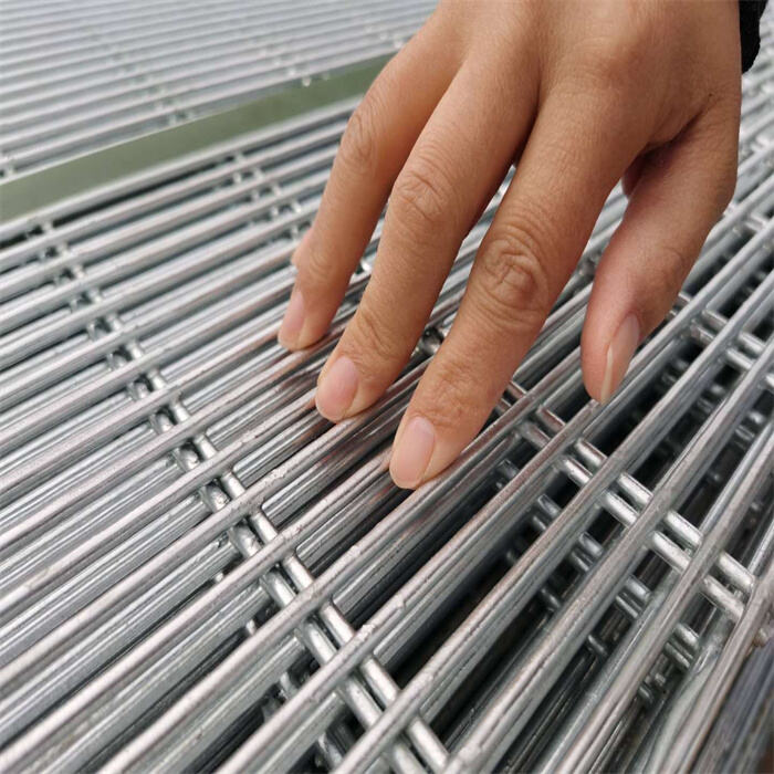 How does 358 mesh perform in terms of corrosion resistance?