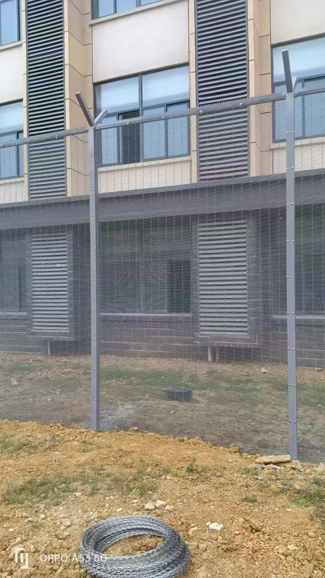 Qué considerar al comprar una valla antiescalada para áreas residenciales?