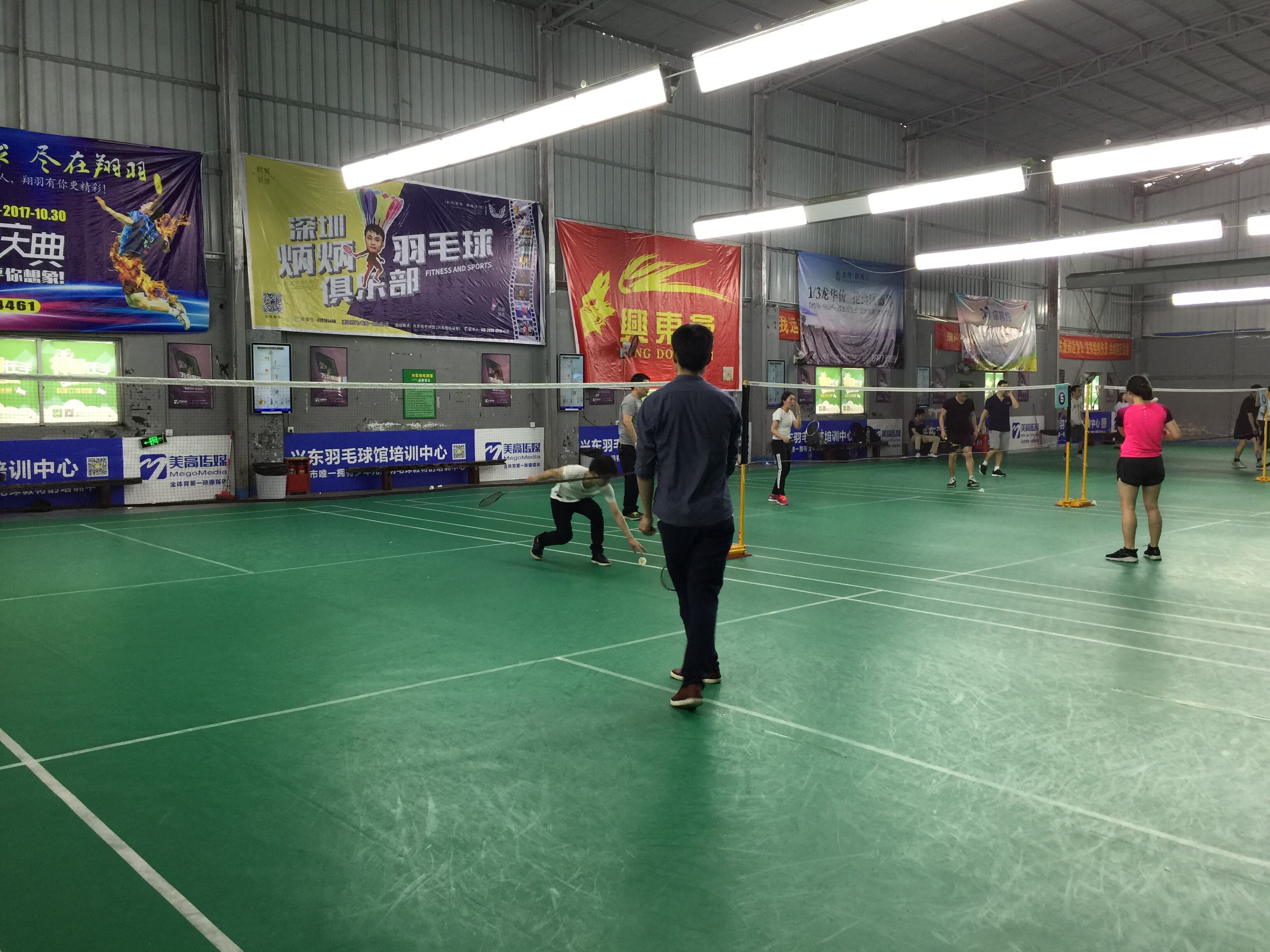 羽毛球活动照片2.jpg