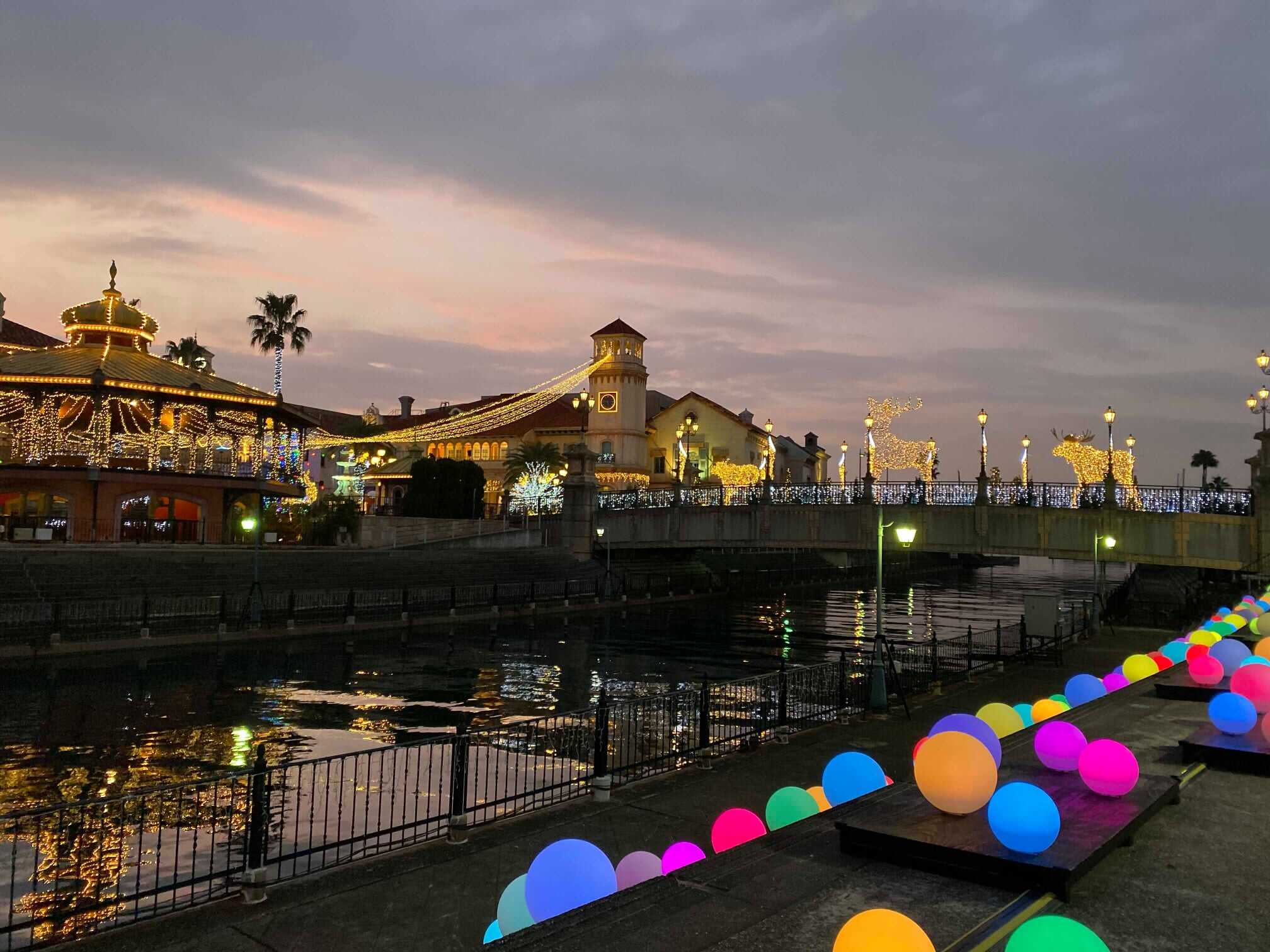 Light Empowers Amusement, Illuminate Dreamlike Nights