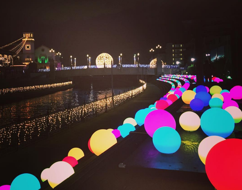 Light Empowers Amusement, Illuminate Dreamlike Nights