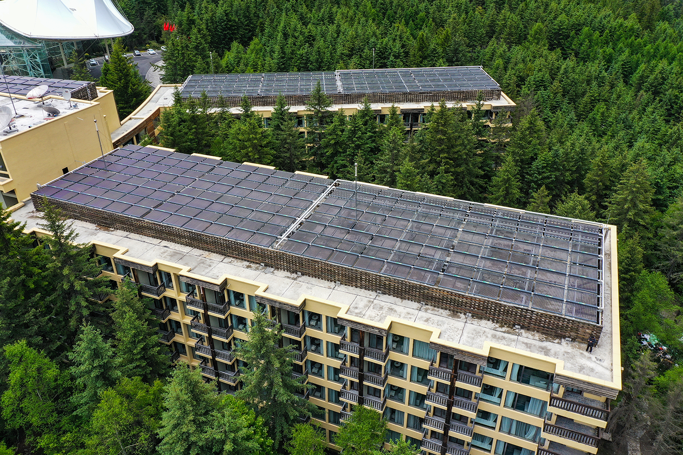 Hot water engineering hotel roof.png