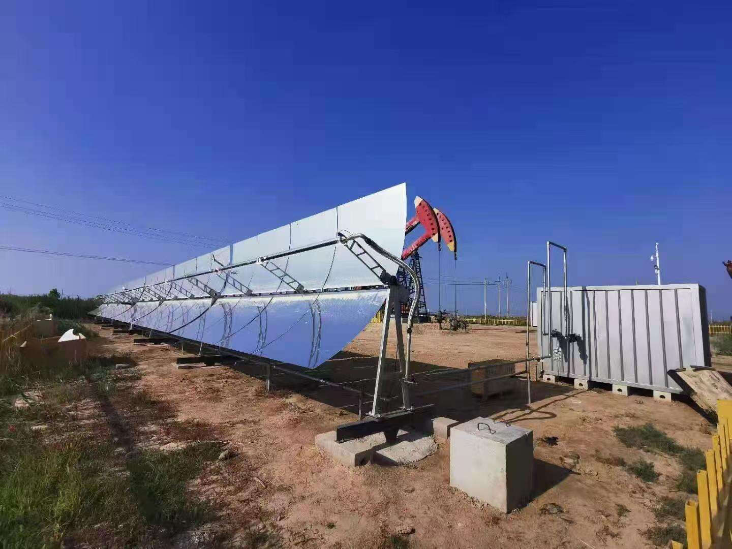 Parabolic trough systems use long, curved mirrors to concentrate sunlight onto a receiver tube running along their focal line. A heat transfer fluid5.jpg
