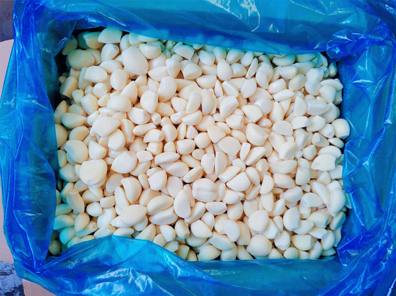 WYLFOODS IQF Garlic Cloves – High-Quality Ingredients Tailored for Bulk Buyers