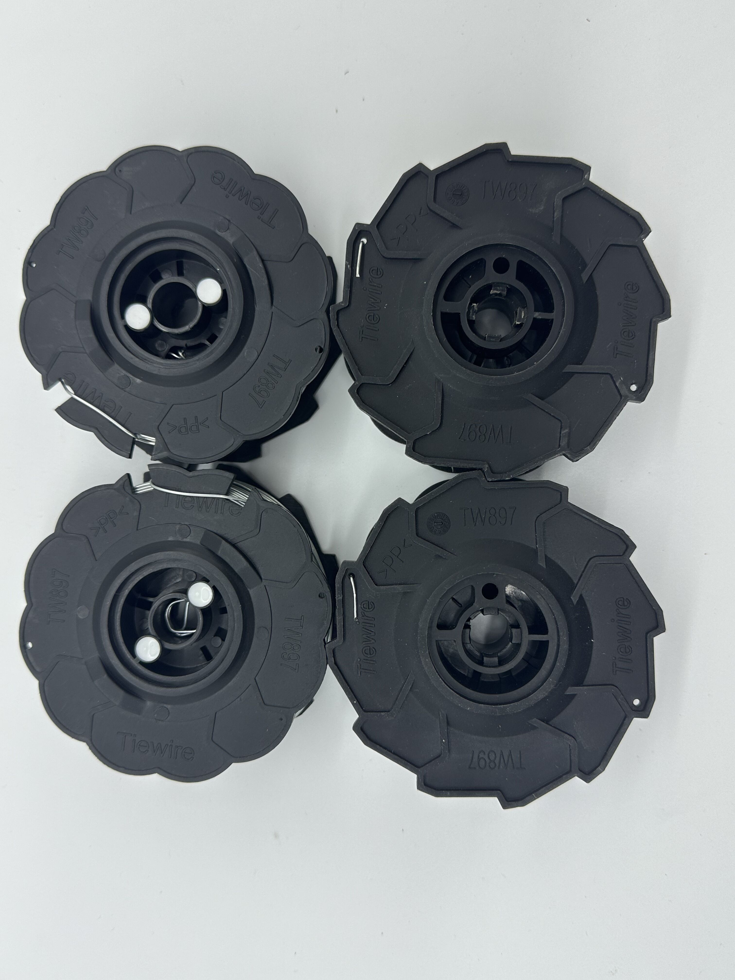 Univerzálna cievka oceľového drôtu pre DIY projekty