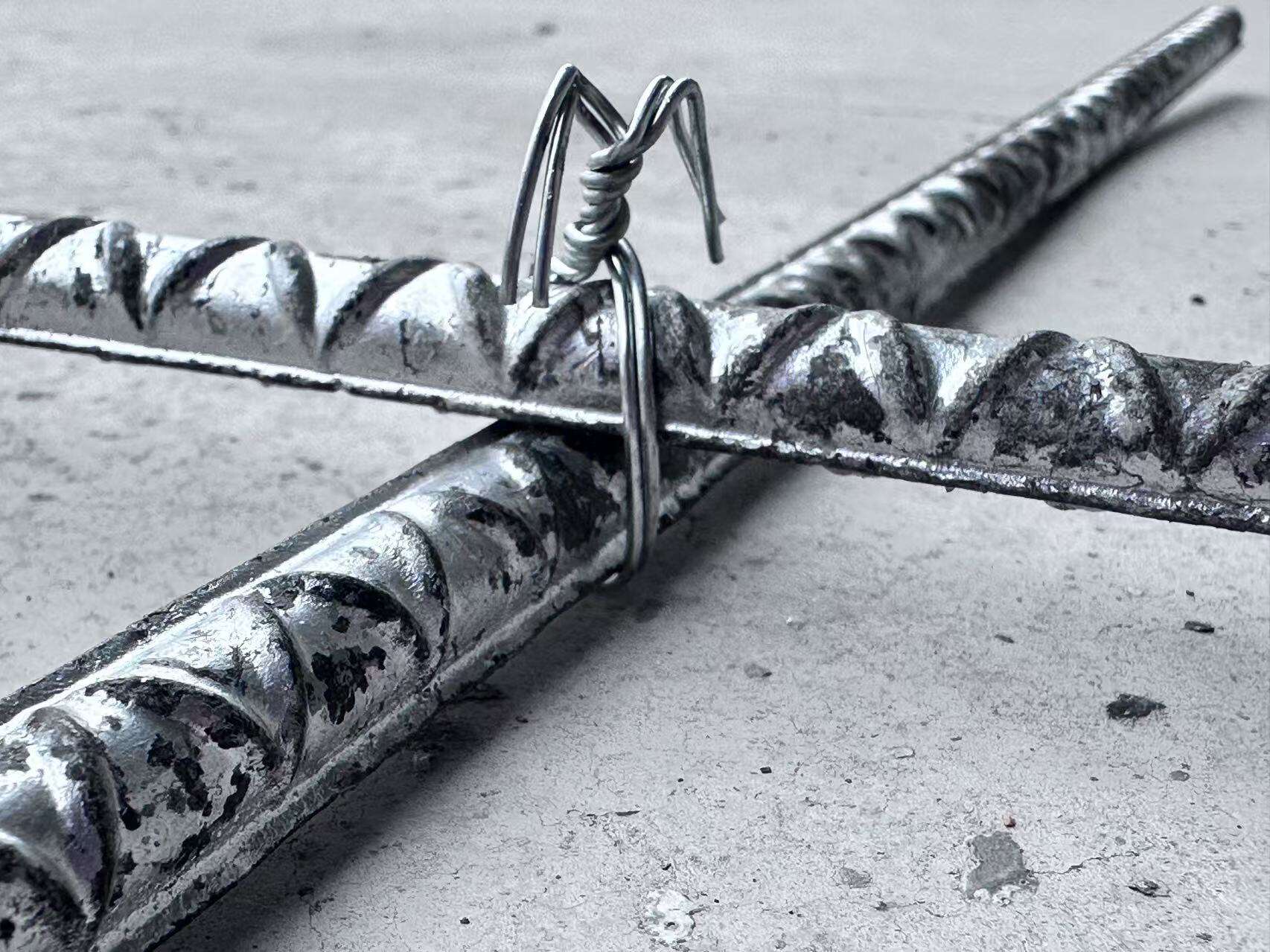 Get the best bang for your buck with our value pack steel tying gun solution