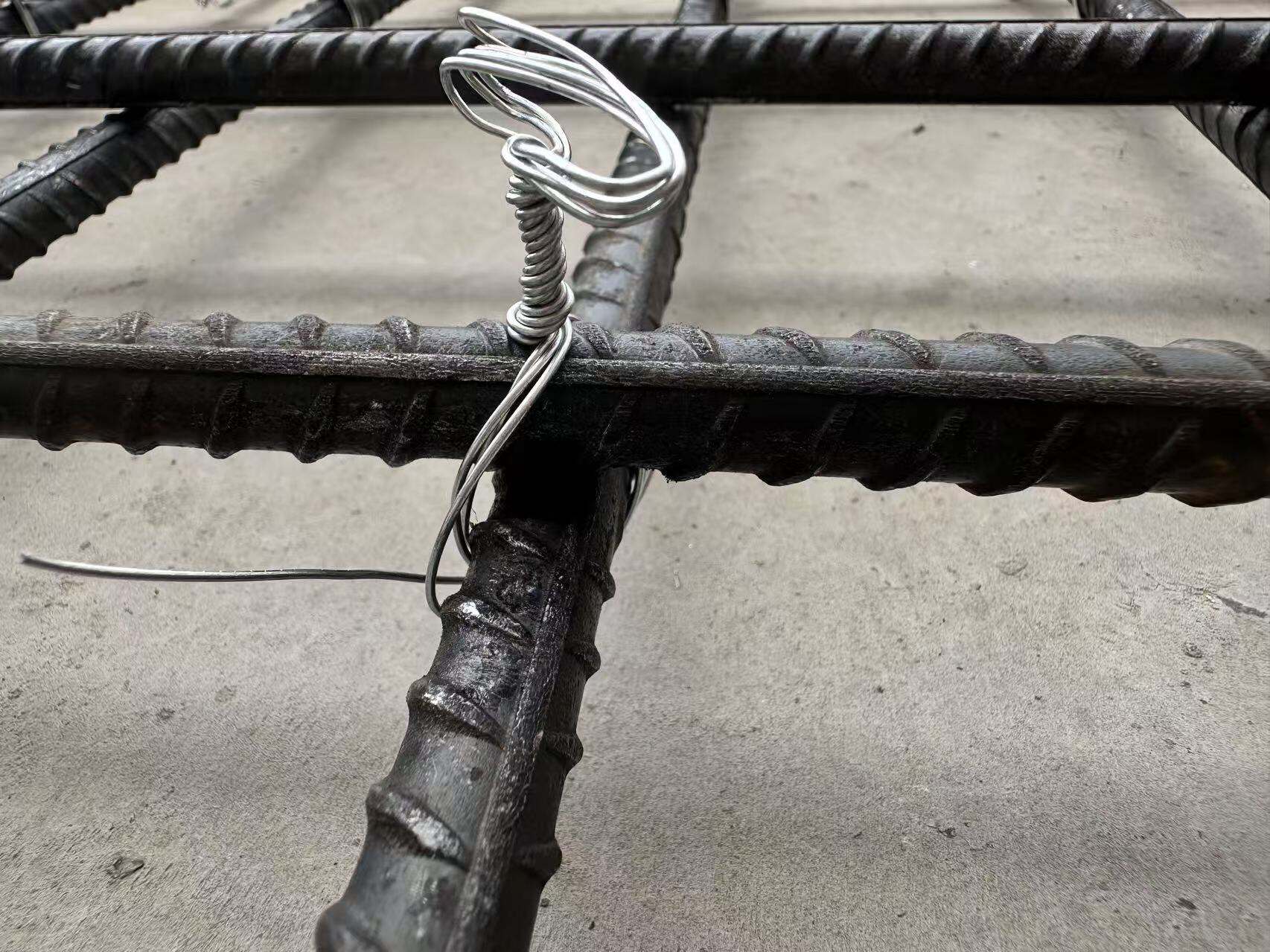 Đội ngũ của chúng tôi luôn sẵn sàng hỗ trợ bạn trong suốt quá trình, đảm bảo bạn nhận được loại thép buộc phù hợp cho dự án của mình.