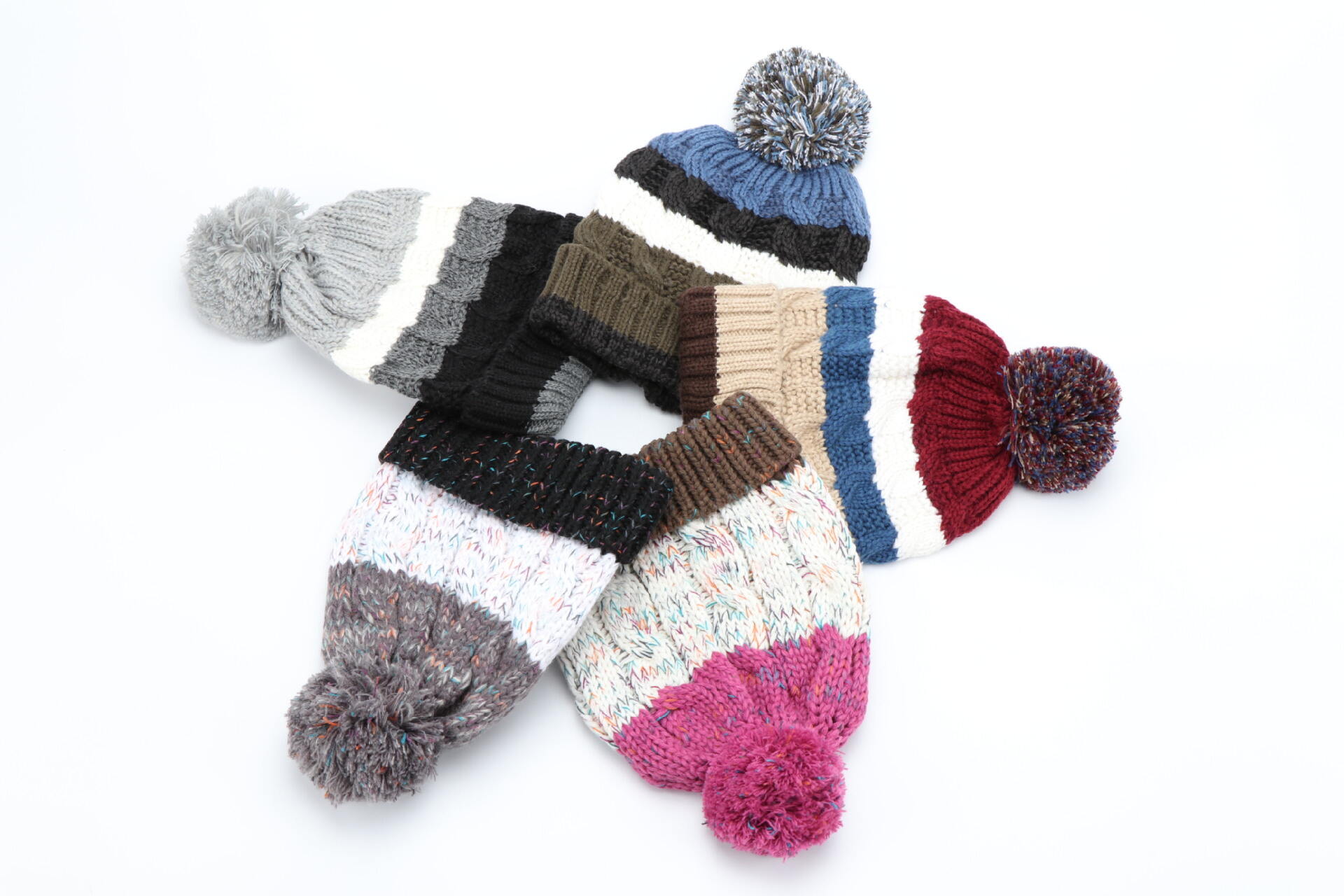 Nowa stylowa czapka beanie z fabryki