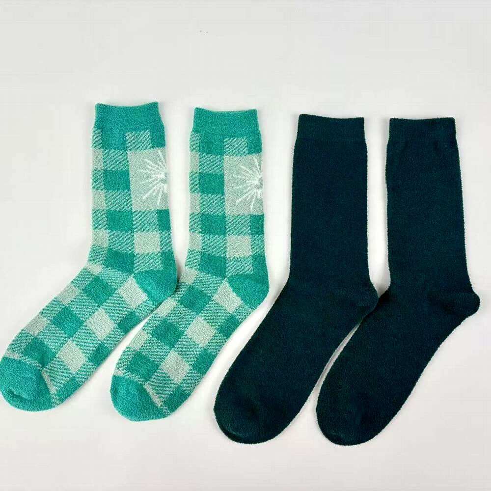 Custom Jacquard Logo Fuzzy Socks for Normal Use