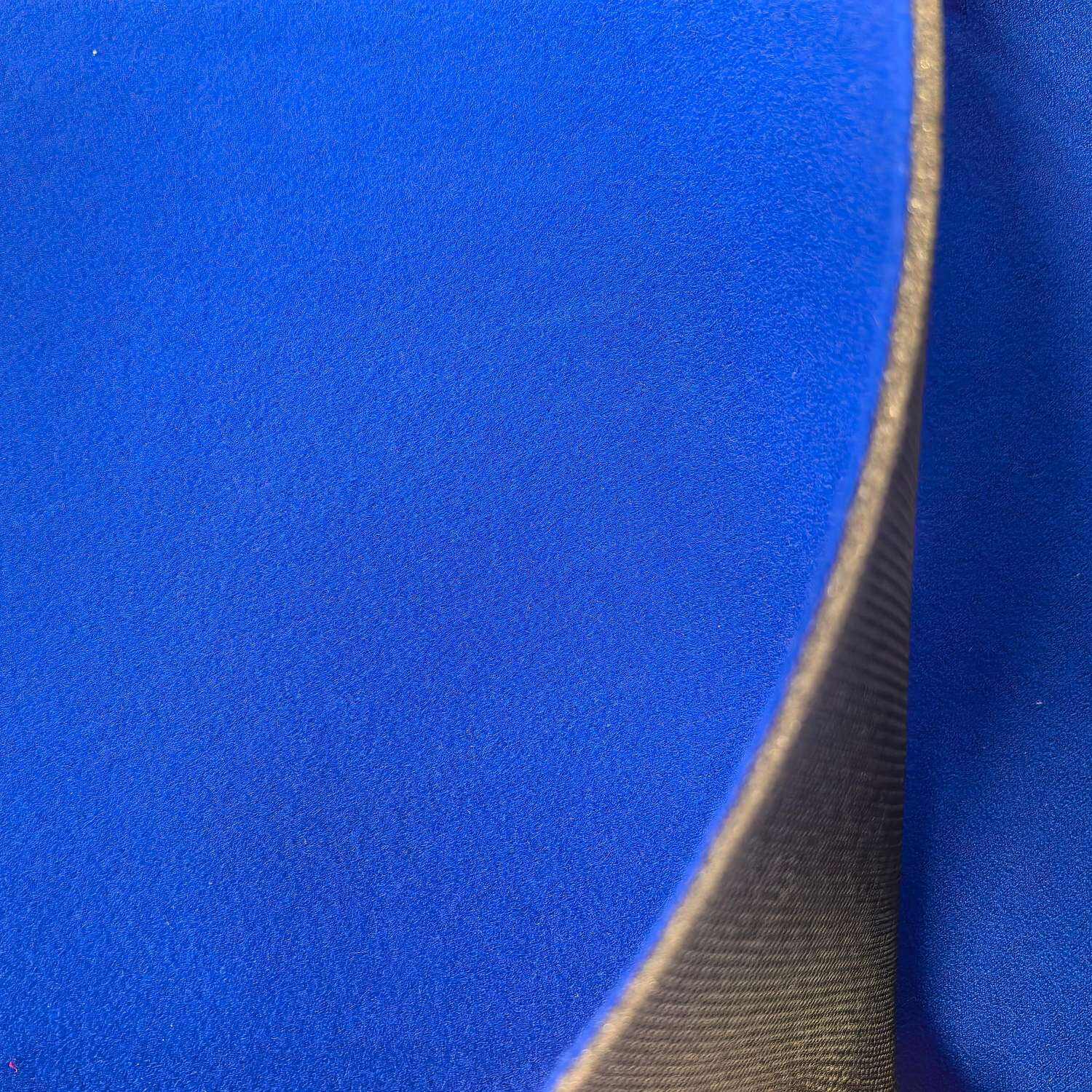 Engineering Darkness - The Zero-Light-Leak Cinema Screen Revolution-1