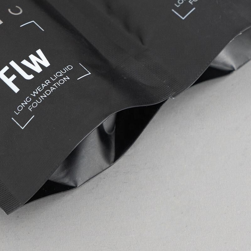 Paketa plastike t? personalizuara me logo t? shtypur, ?anta me gyp p?r kosmetik? me ngushtim dhe me tub