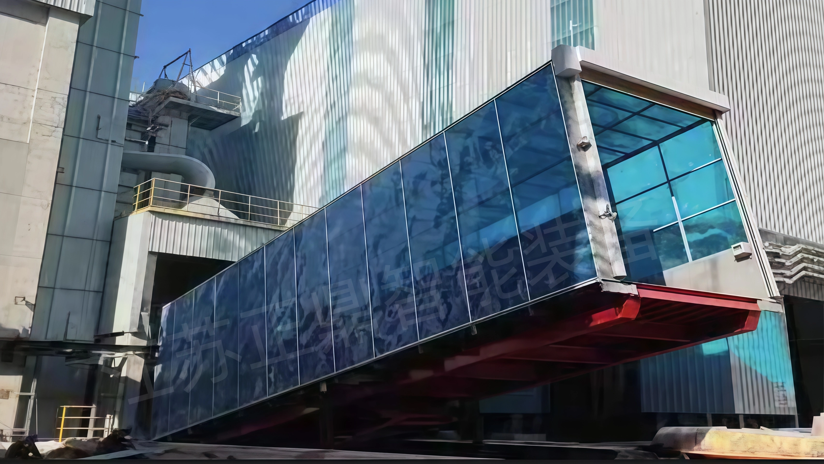 Truck dumper with sealing cover