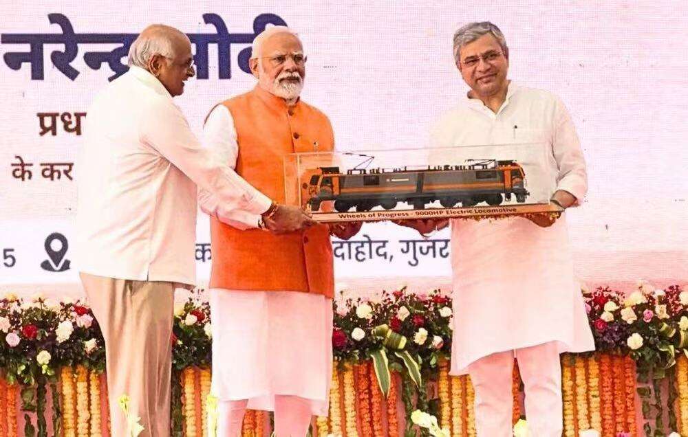 Indien präsentiert erstes 9.000-Pferdestärken-Elektrolokomotiv
