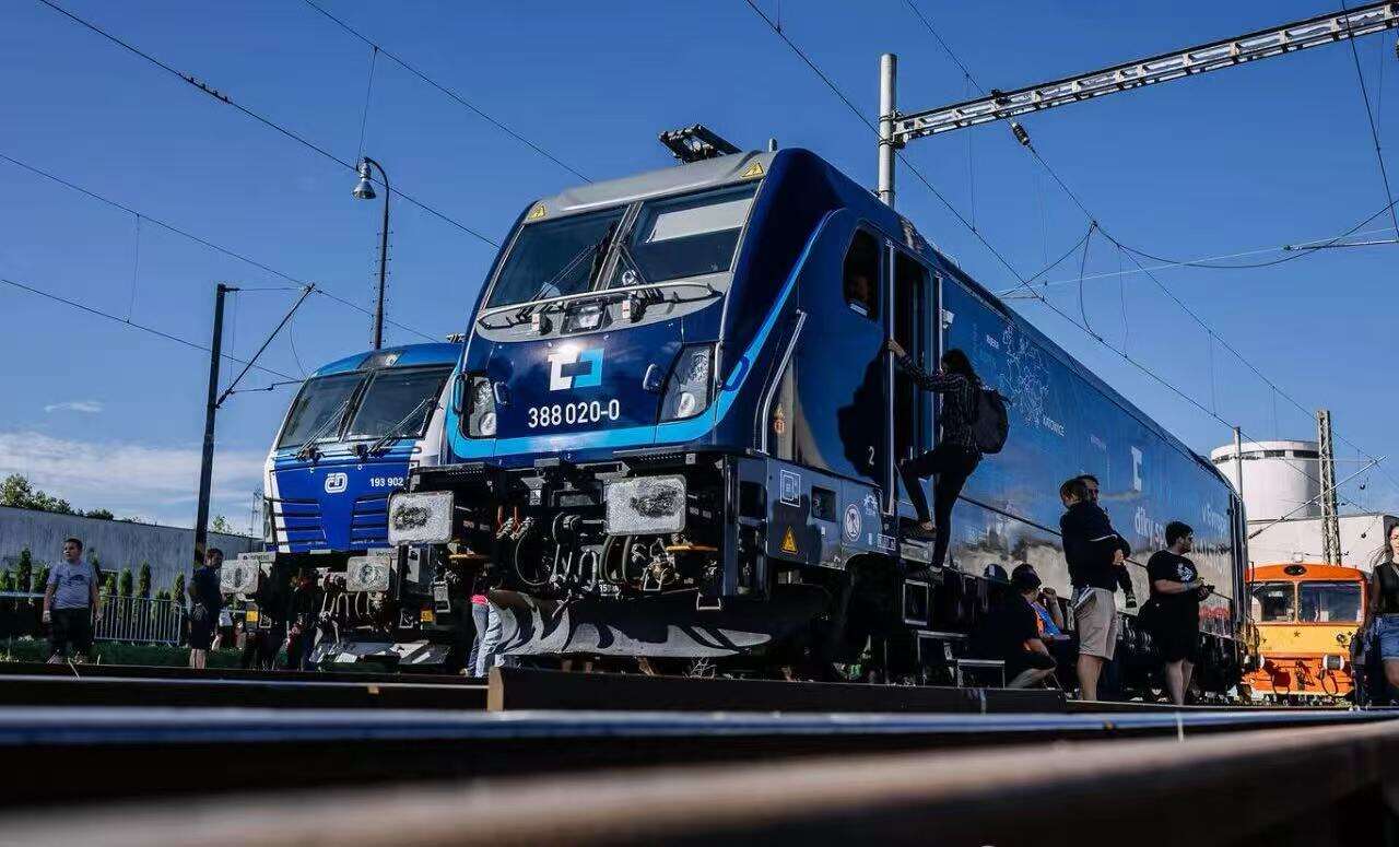 Alstom spustil tretiu generáciu univerzálnej lokomotívy Traxx; česká CD Cargo prevzala 20. jednotku