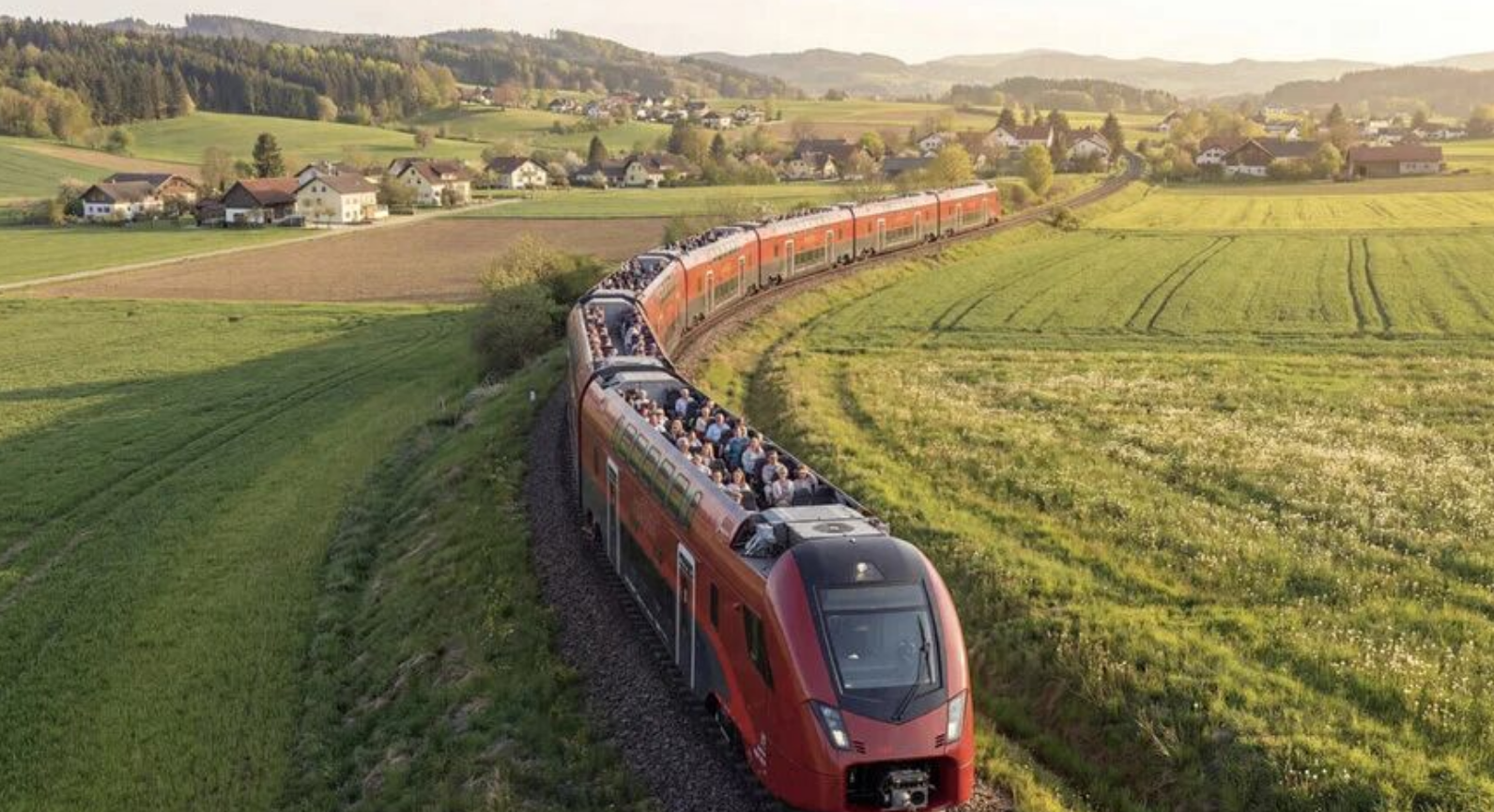Cestovanie na čistom vzduchu: Rakúsko predstavuje vlak s panoramatickou slnečnou palubou!