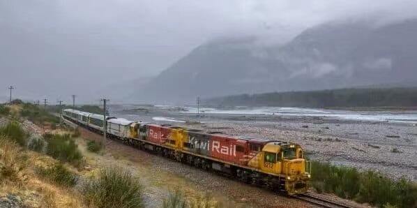 Didžiausias Istorijoje! Pietų Afrika Išleidžia 200 Milijonų JAV Dolerių Lokomotyvams ir Krovinių Vagonams Pirkti