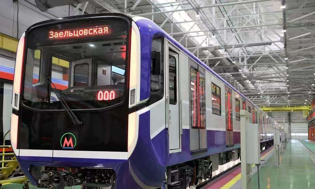 Russiese TMH Lewer Eerste Metro Trein aan Novosibirsk!