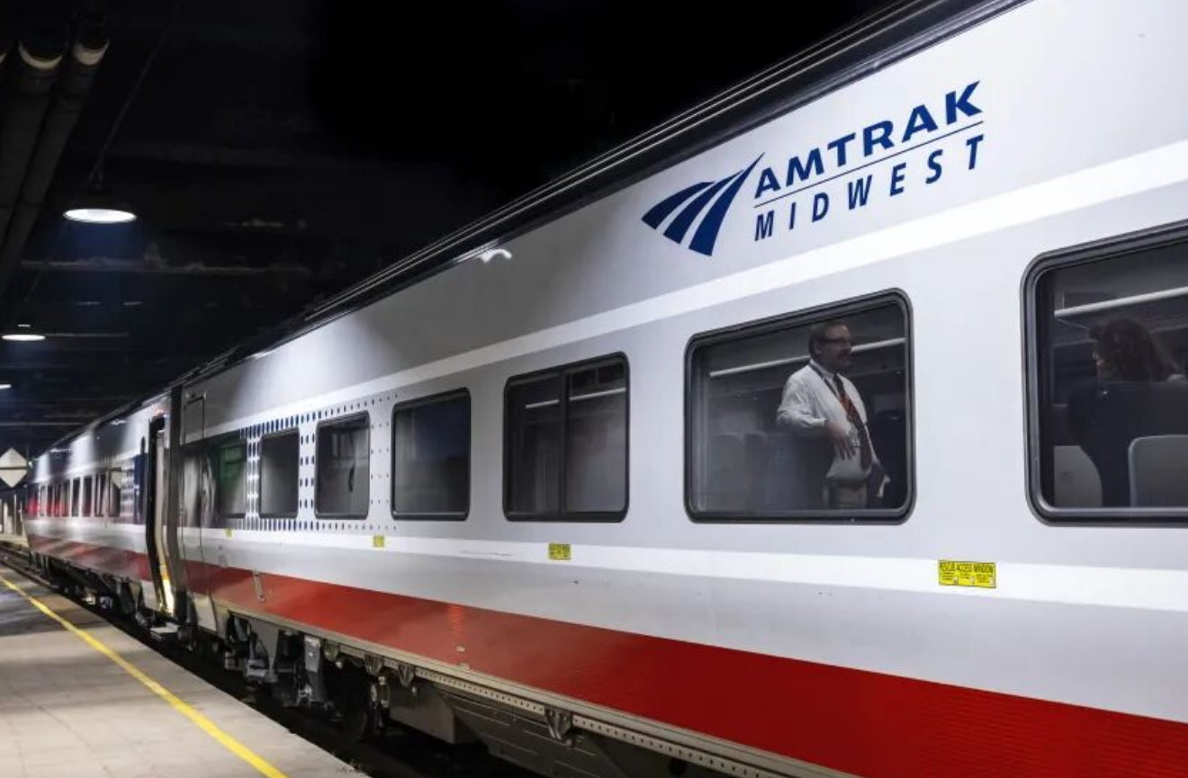 An Tionscadal Is Mó Sna Stair! Thosaigh Amtrak ar Cheannach 800 Cárta Fad-Raon