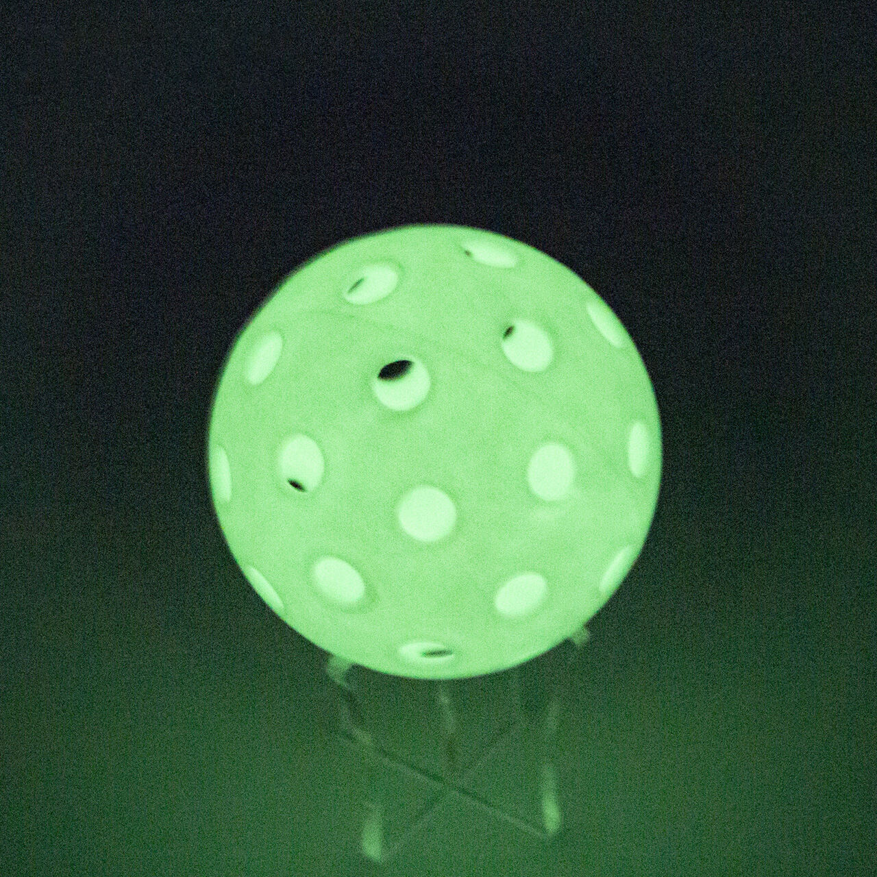 MOZURU Outdoor 40 Holes Injection Molding Glow In The Dark Pickleballs