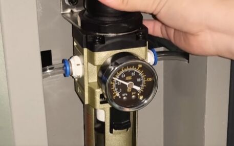 How to adjust the gas pressure and vent water vapor in an oil-water separator?