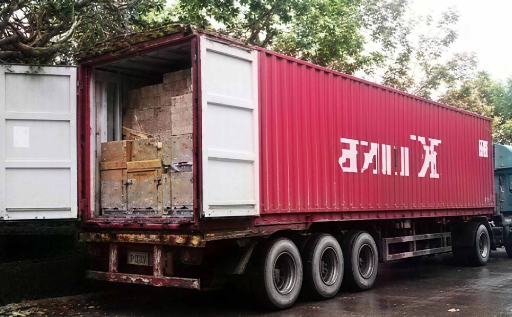 4-container loading.jpg