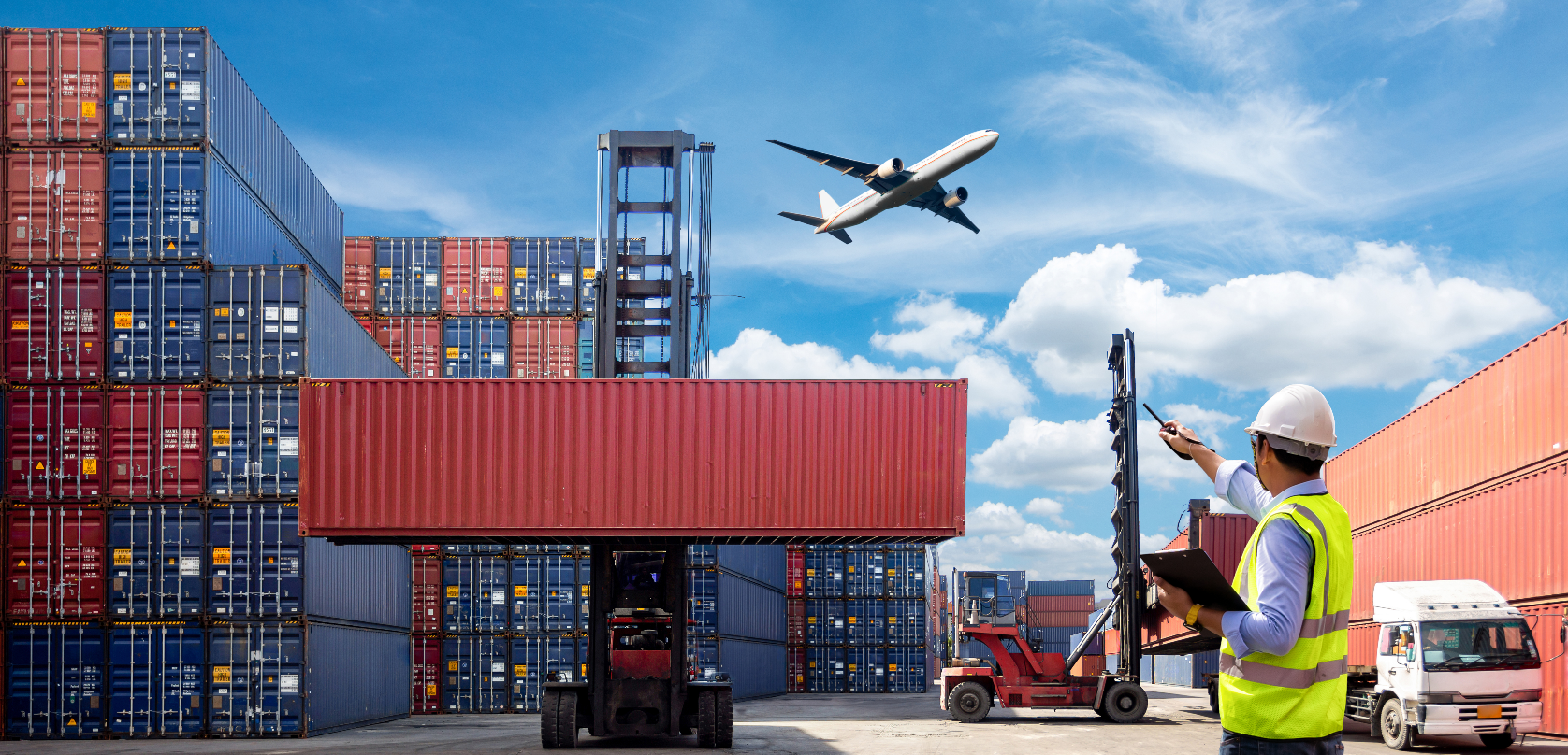 How to Choose Between Air and Sea Freight for Your Cargo