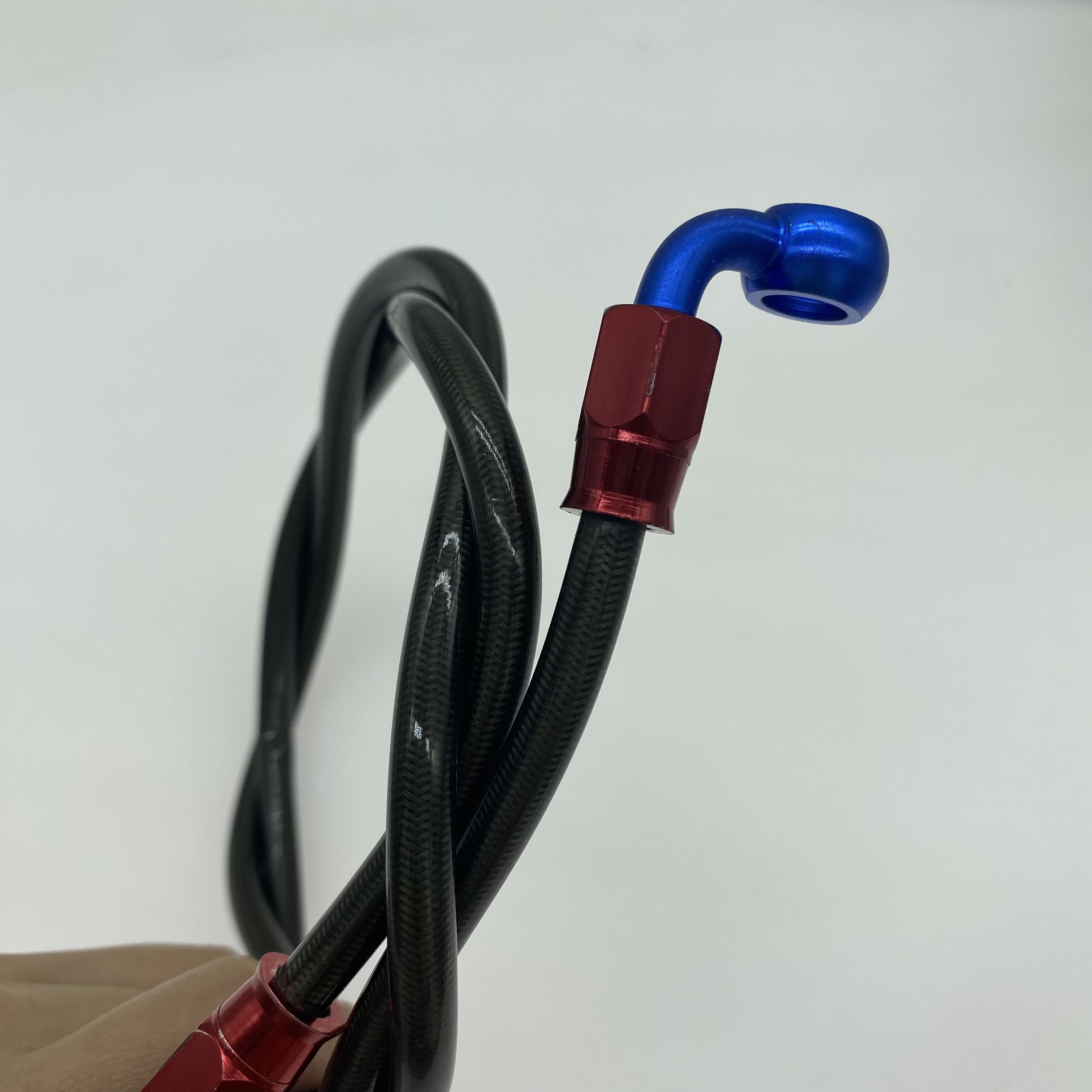 Найлоновите спирачни тръби подобряват спирачната реакция за автомобили за състезания