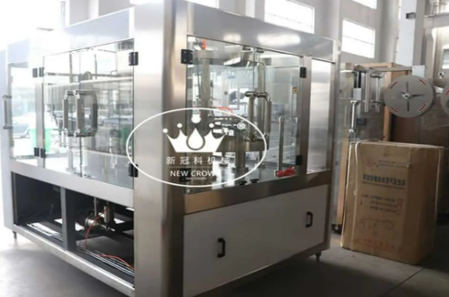 מכונת מילוי קומבי סיבובית – פתרון משלב במהירות גבוהה למילוי ואריזה